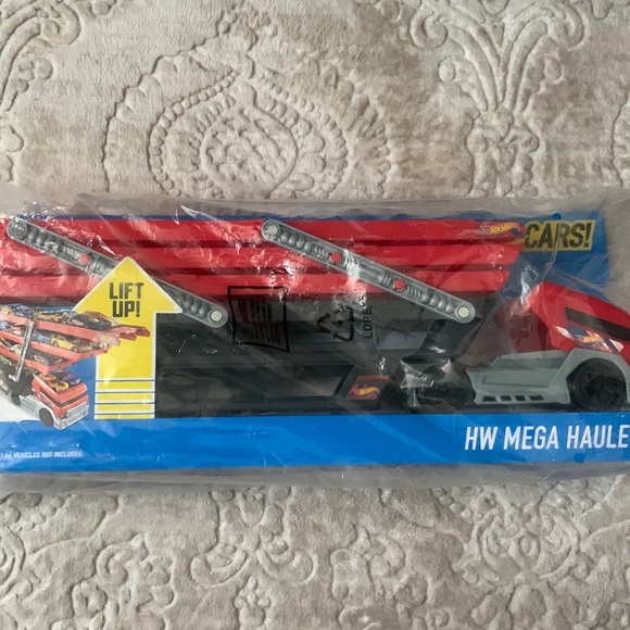 hot wheels Other - Hot wheels truck hauler